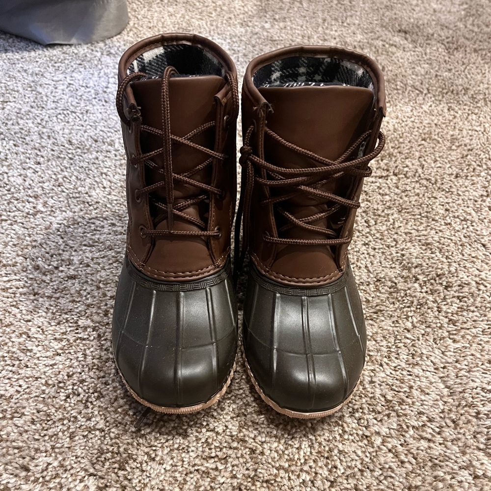 Duck boots